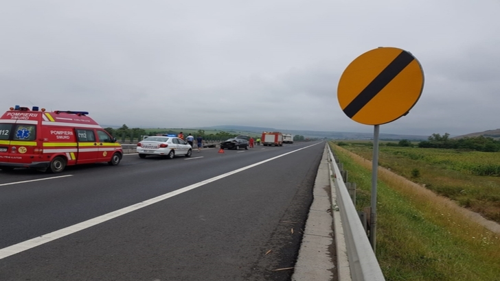 Grav accident lângă Timișoara. Au fost implicate un microbuz, un autotren și un autoturism